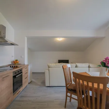 Middle Istra Apartament *